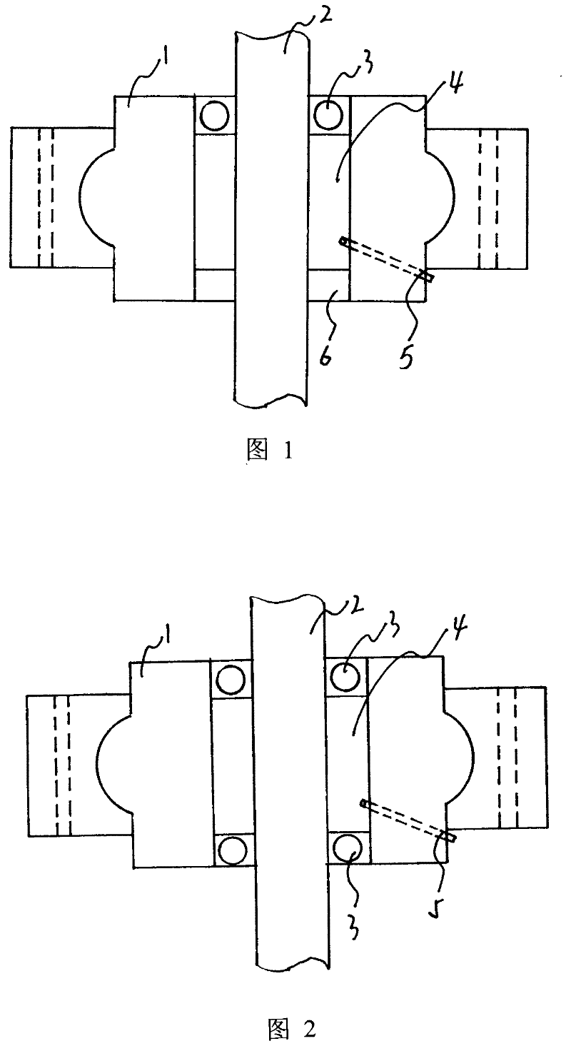 Enclosed lubrication mechanism for bearing of wet-type abrasive band grinding machine and enclosed lubrication method