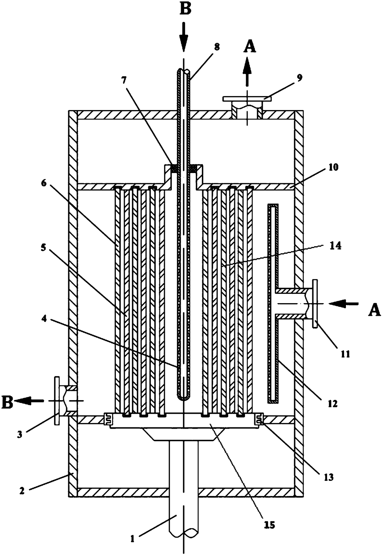 Device and method for continuously removing dissolved oxygen in fuel oil