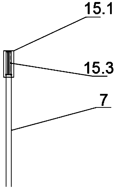 Dynamic tri-axial experiment device and method measuring dynamic strain of hydrate deposit of natural gas