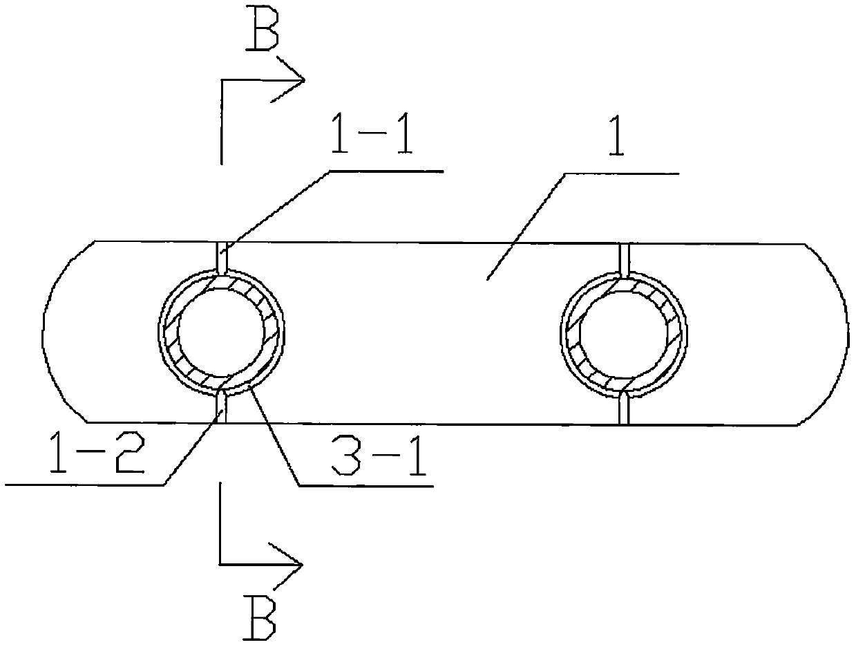 Roller chain used for external additive production device