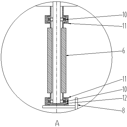 Device for moving small insulating plate at bottom of polycrystalline silicon ingot furnace and polycrystalline silicon ingot furnace