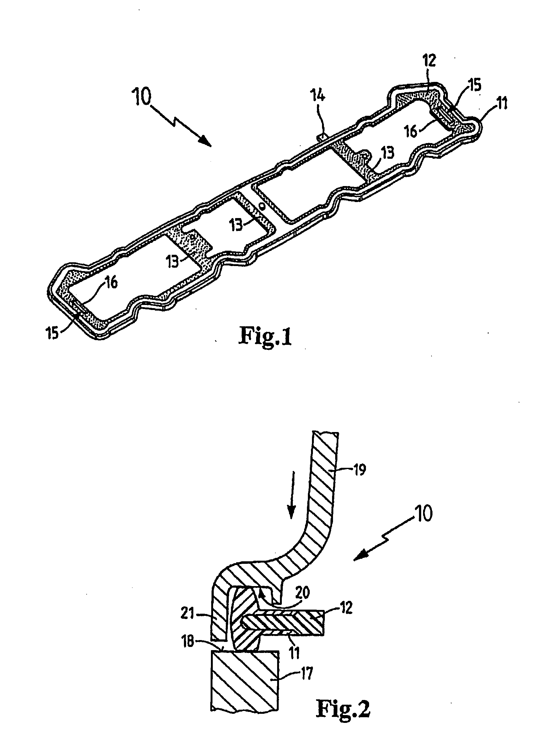 Gasket for sealing a connection between two molded parts