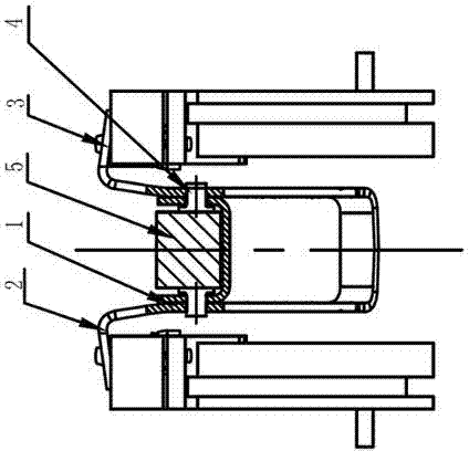 Bidirectional and synchronous riveting method of U-type section part