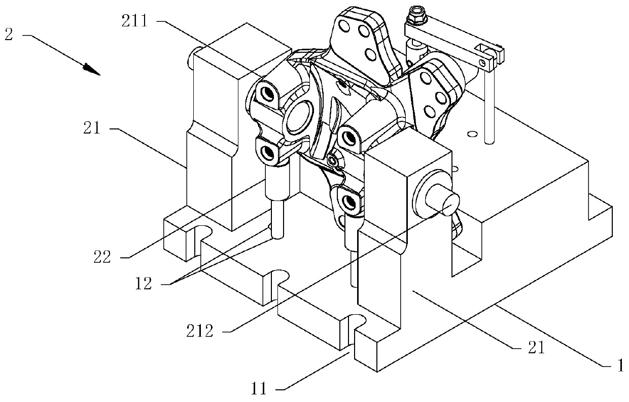 Finish-milling clamp for automobile steering knuckles and application method