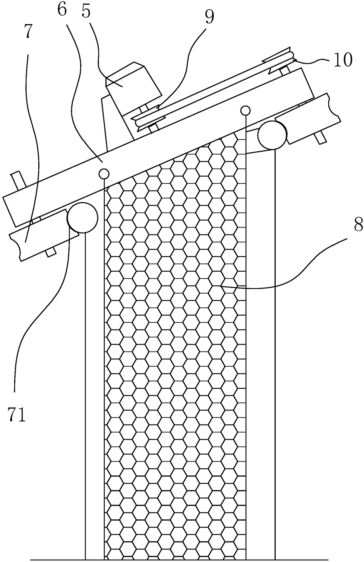 Fish suction pipe device for a fish suction pump