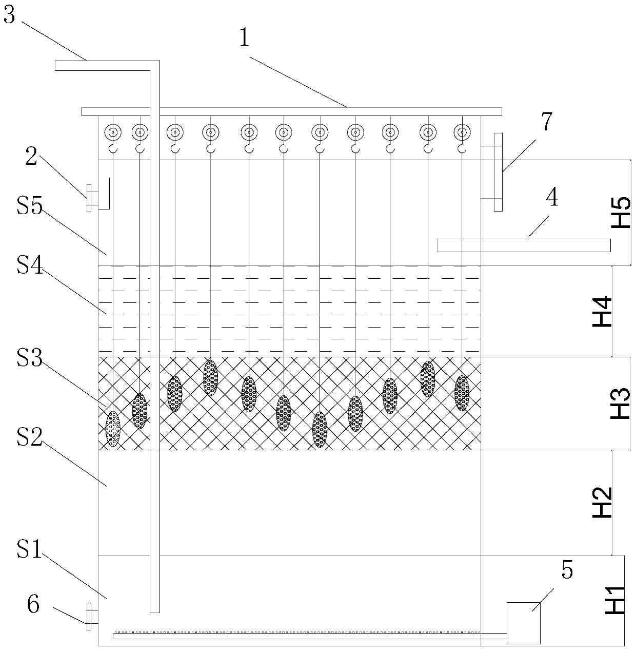 High-COD and high-ammonia nitrogen characteristic sewage bioreactor