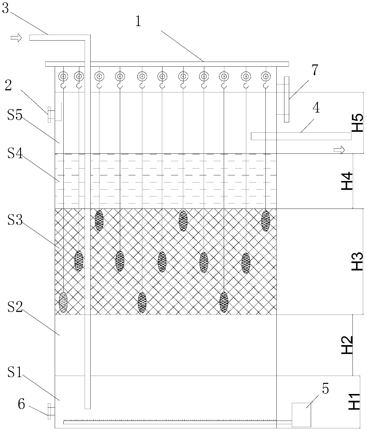 High-COD and high-ammonia nitrogen characteristic sewage bioreactor