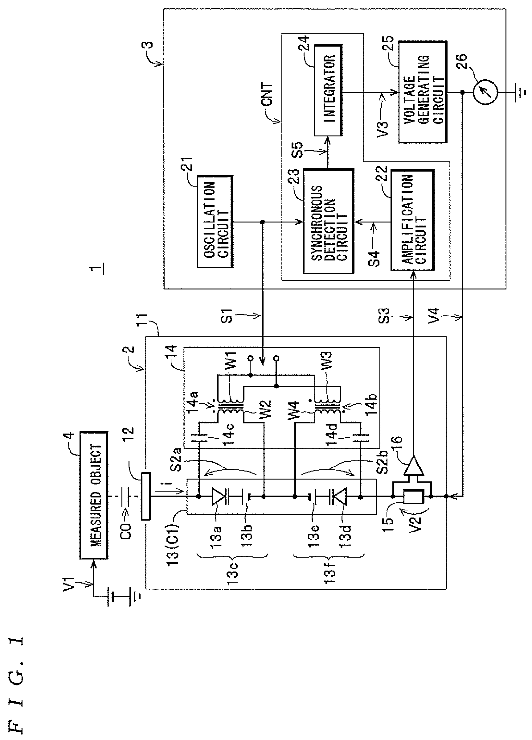 Voltage measuring apparatus and power measuring apparatus