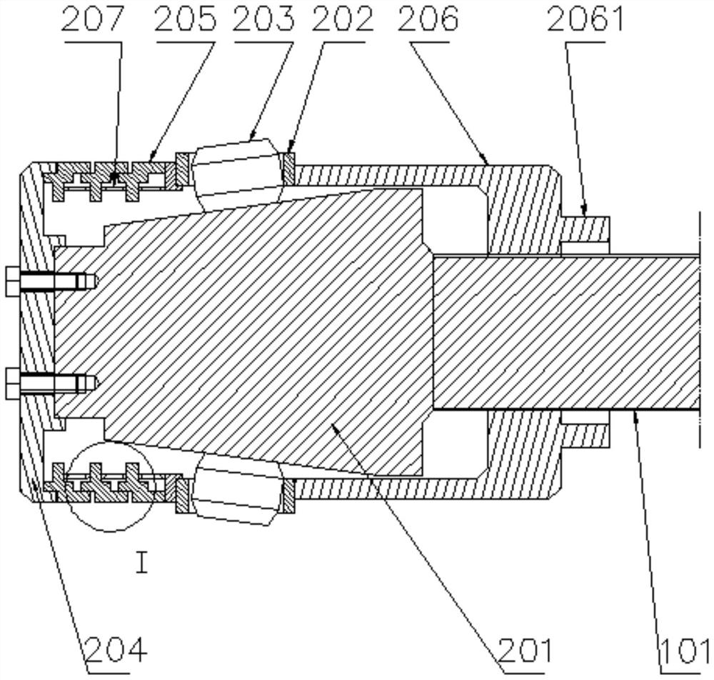 Bimetal composite pipe spinning device and spinning pipe expanding method thereof