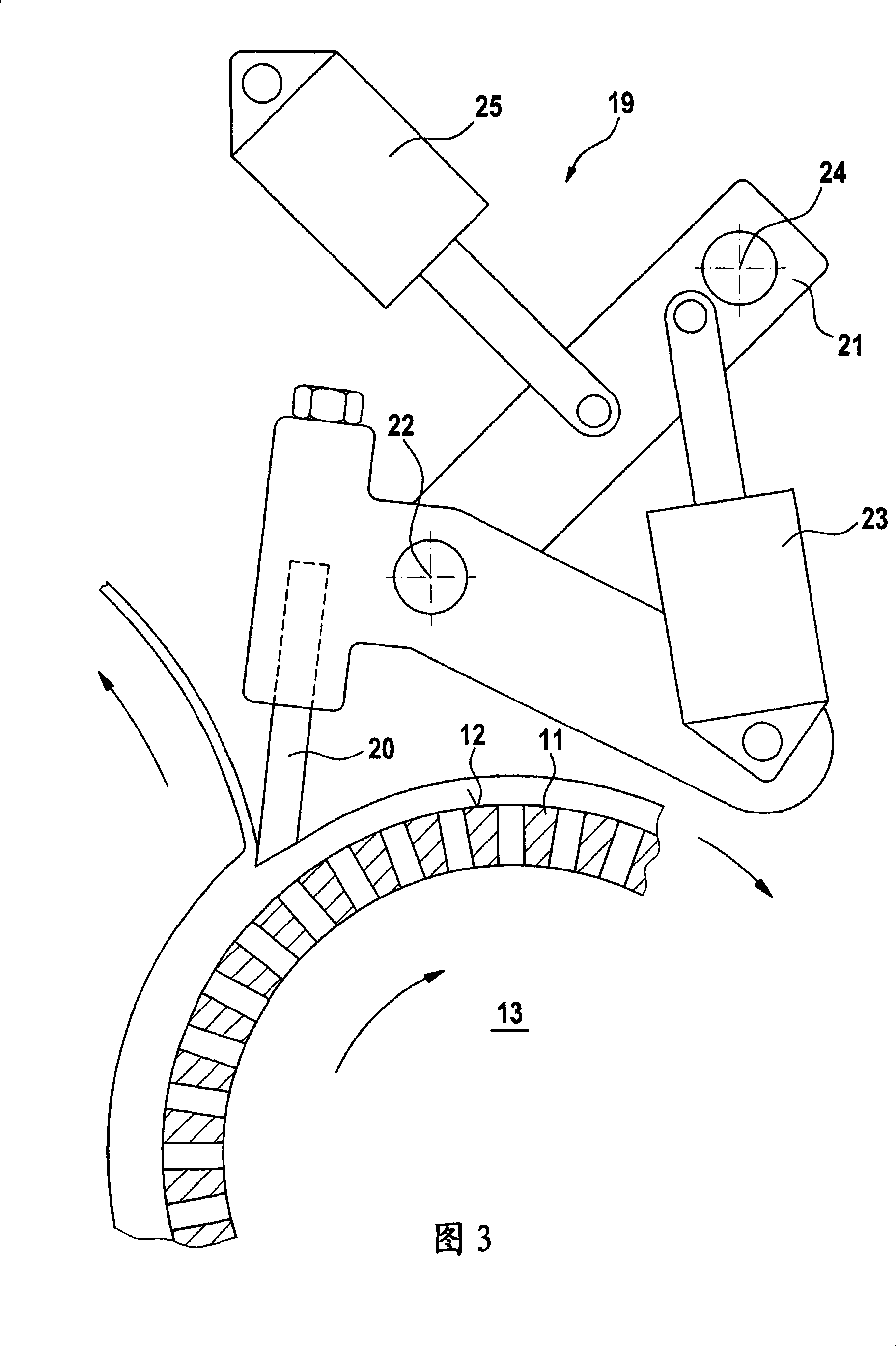 Apparatus and method for separating mixed materials of different flowability