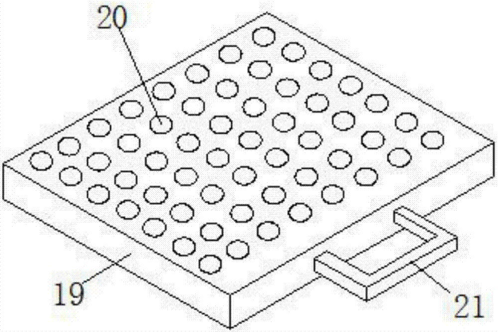 Agricultural straw pulverizing device and using method thereof