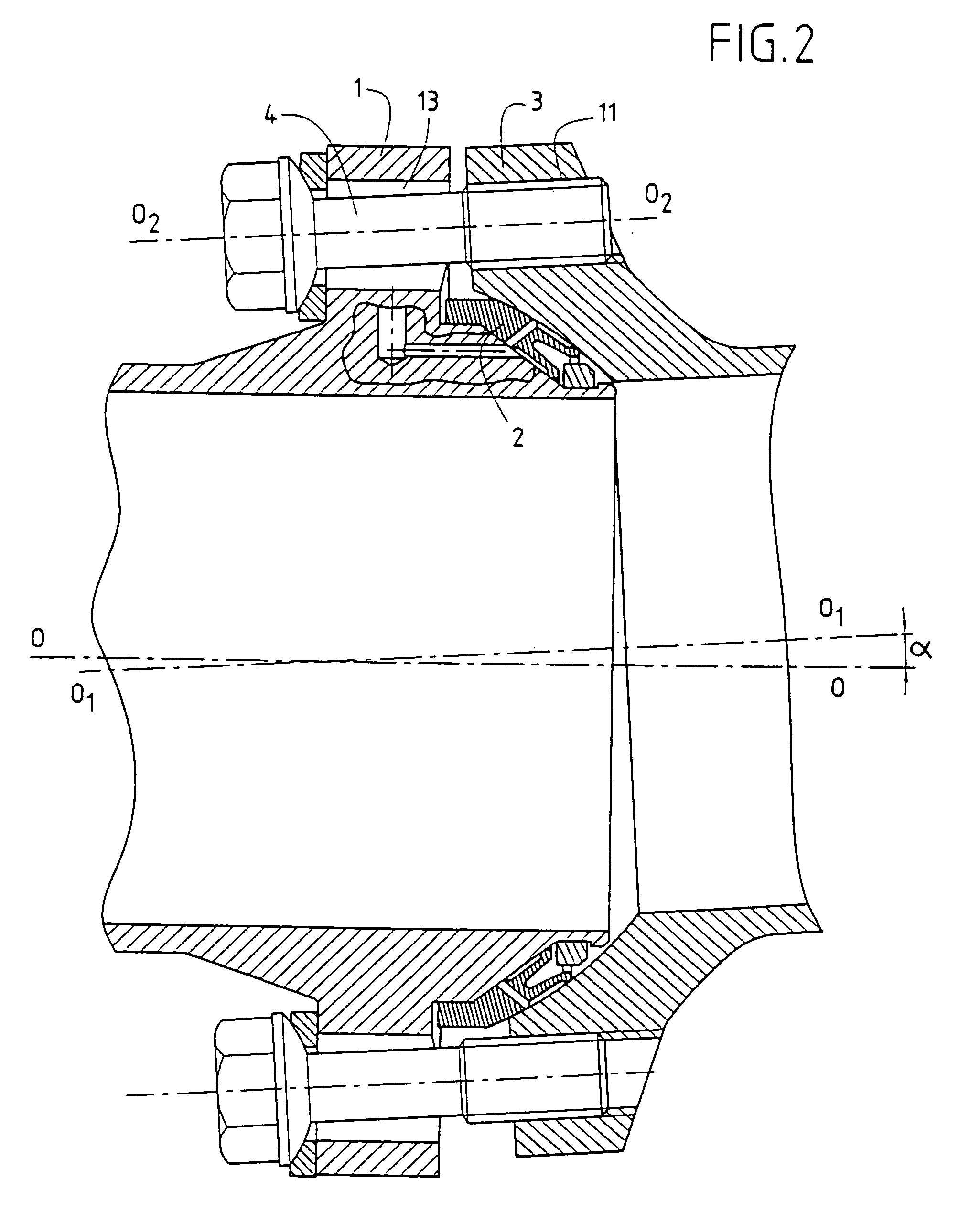 Flanged coupling device with a static ball-and-socket joint