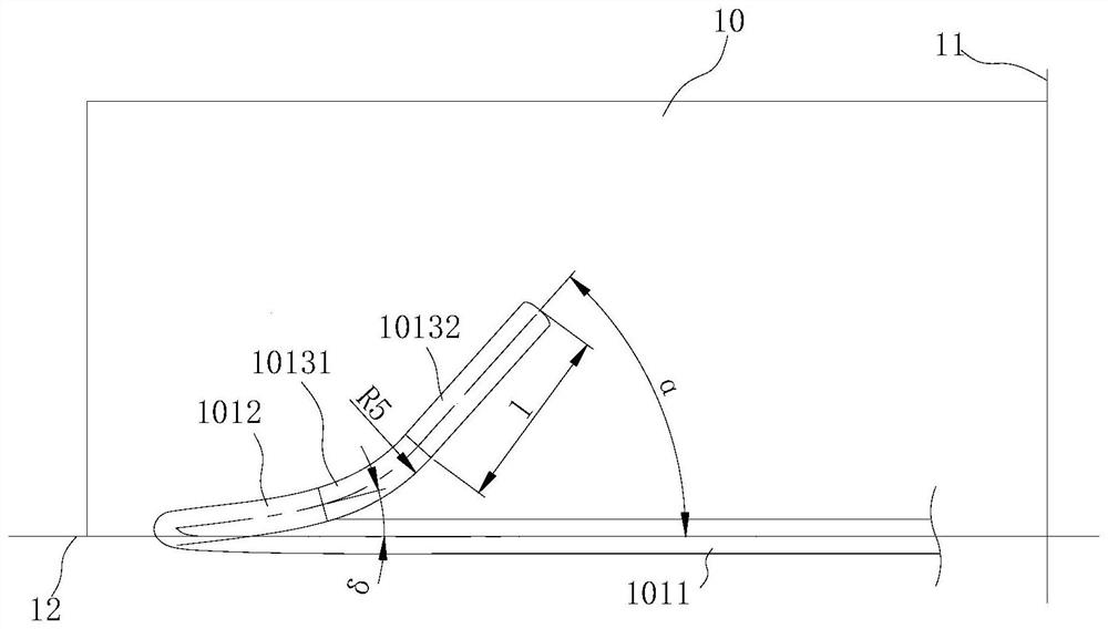 Self-adaptive guiding device and transcatheter treatment system