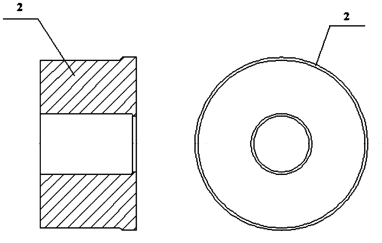 Self-expanding mold for reverse extruder and assembly method thereof