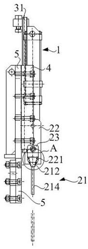 Steel distributing device and steel distributing method of multi-line straightener