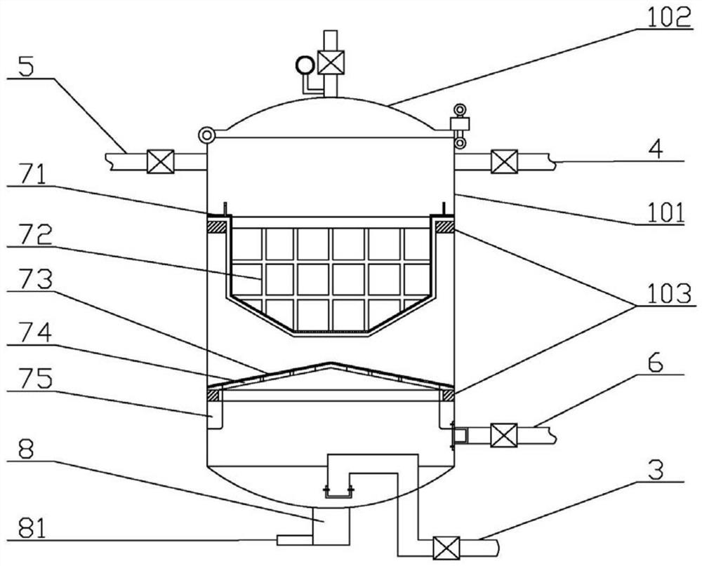 Filtering device for efficient deep-frying equipment