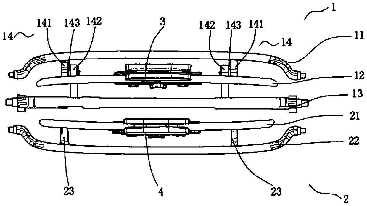 Vehicle-mounted air conditioner air outlet adjusting device and vehicle with same