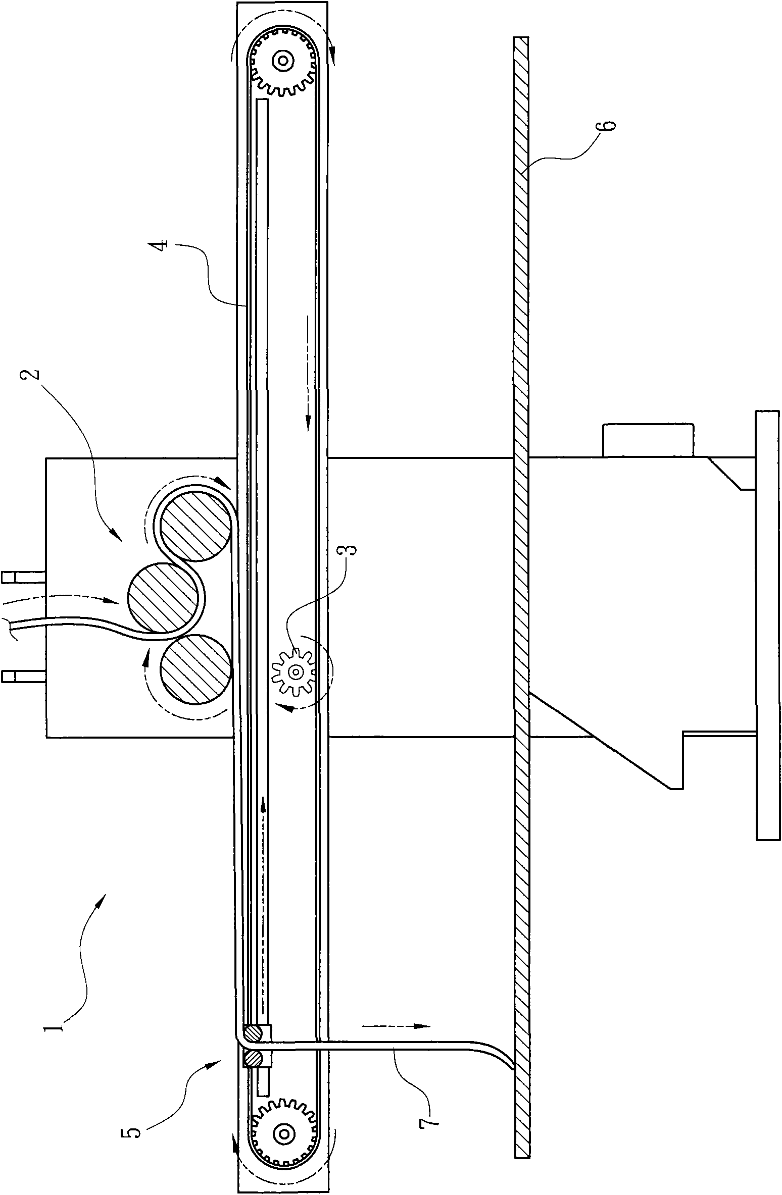 Method and mechanism for equivalently lowering and folding cloth woven by circular knitting machine according to cloth quantity