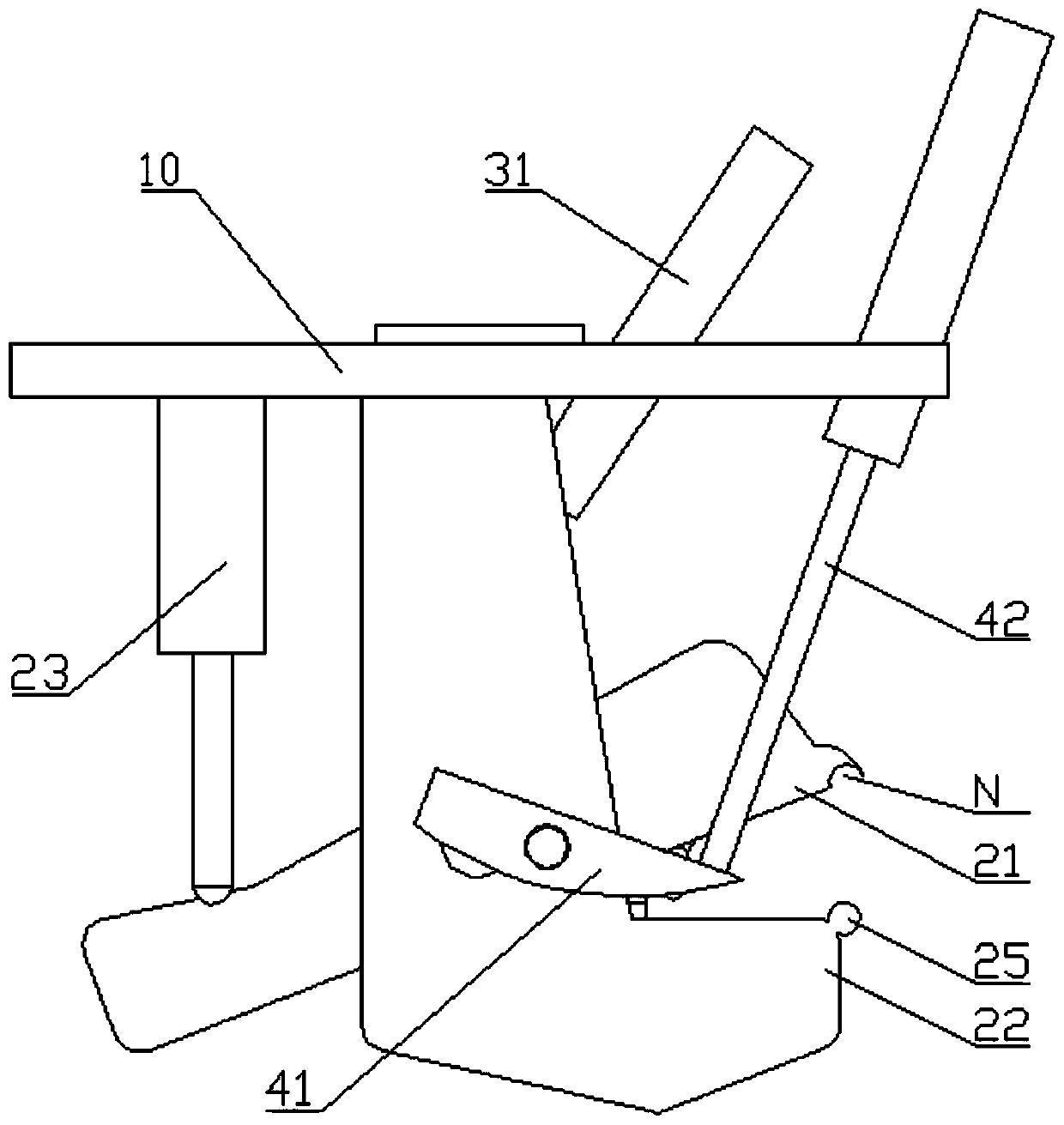 Buckle punching device for emulsion explosives