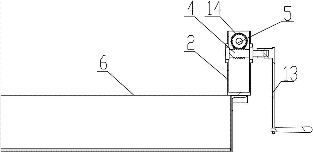 Manual lifting device for cleaning water tank