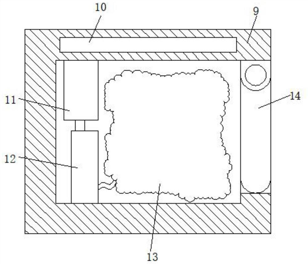 Protective fence for highway and mounting method thereof