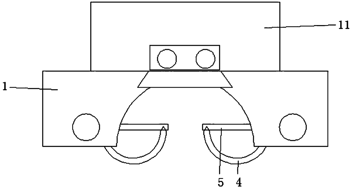 Disc-type cutting device of herbage reaping and flattening machine