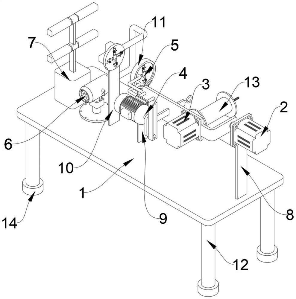 Twisting device capable of uniformly twisting