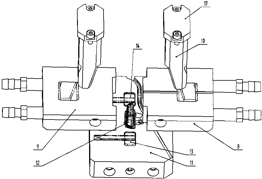 Mechanism for separating plastic products from slide blocks on four sides