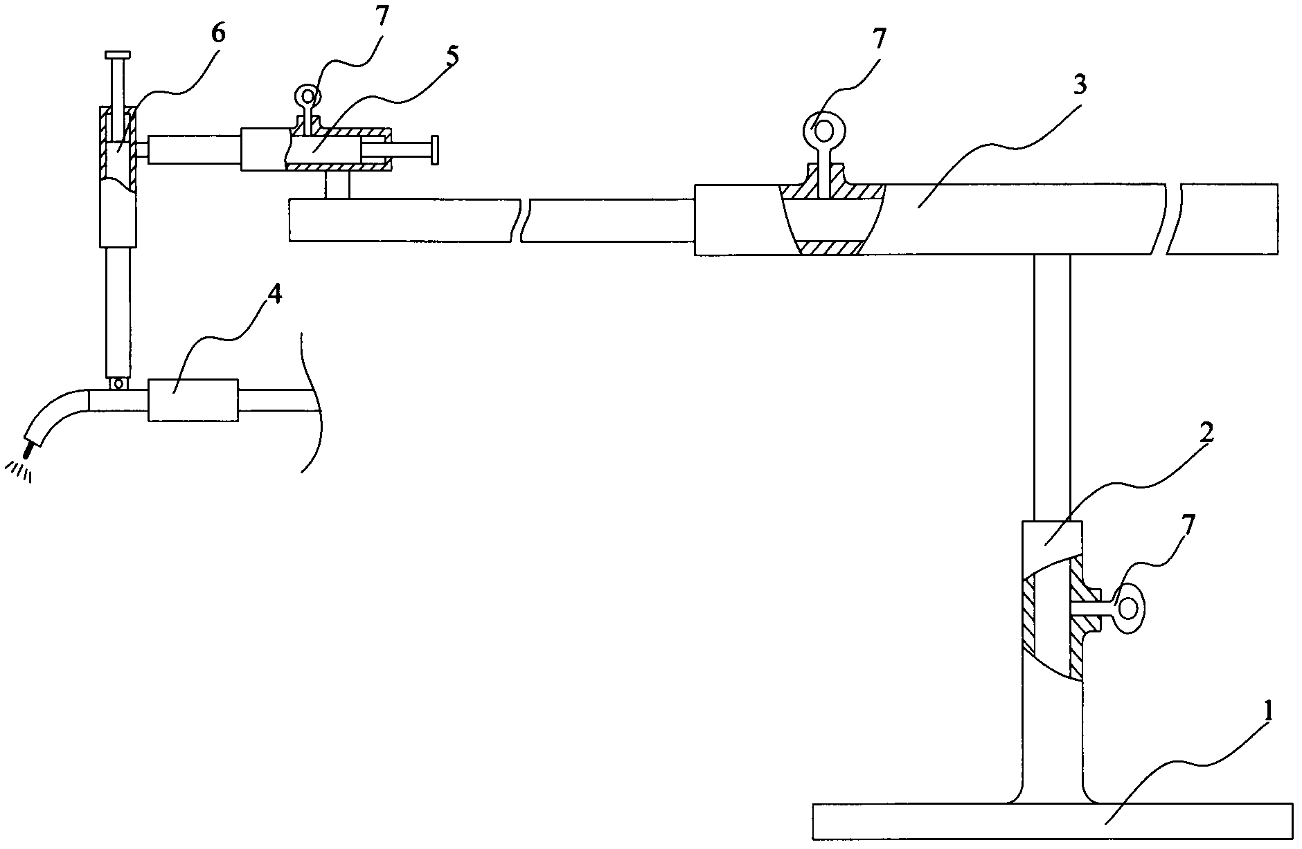 Welding tooling support for carbon dioxide arc welding and welding method thereof