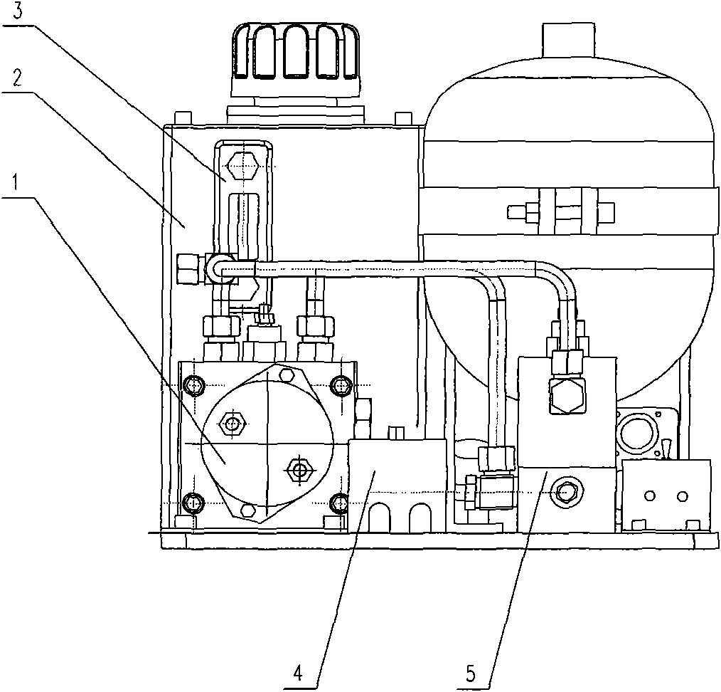 Independent hydraulic oil source for vehicle