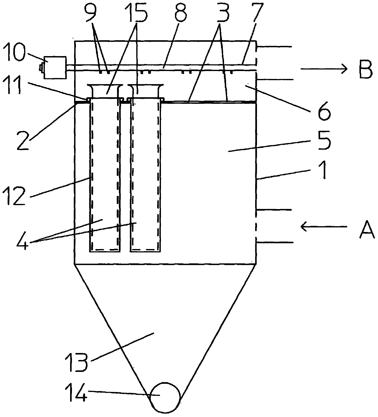 Bag filter for cleaning dust-laden gases and injector nozzle for such a bag filter