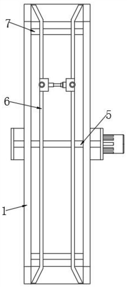 Automatic leveling mechanism for plastic pipe raw material conveying