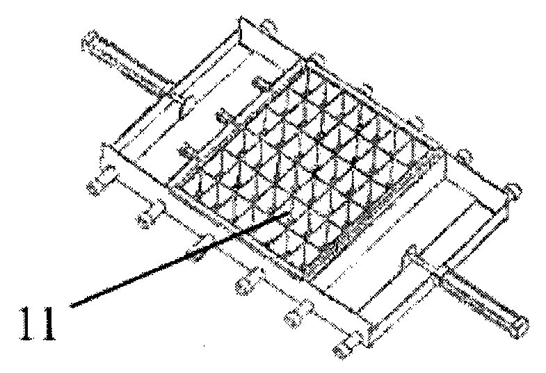 Pressing equipment adopted in method for making molded part and raw material mixture thereof