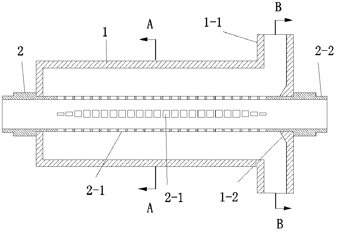 Broadband multi-waveguide output device for rotary traveling wave tube