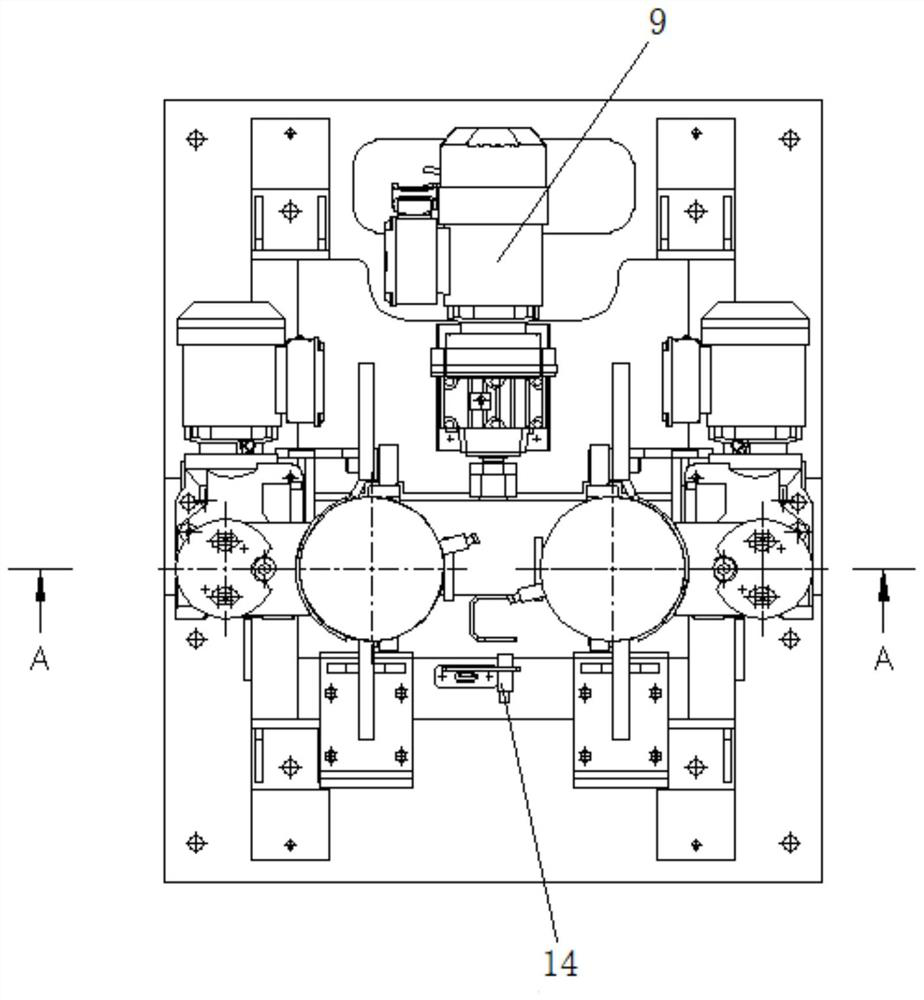 Liftable locking and unlocking device for eccentric pin