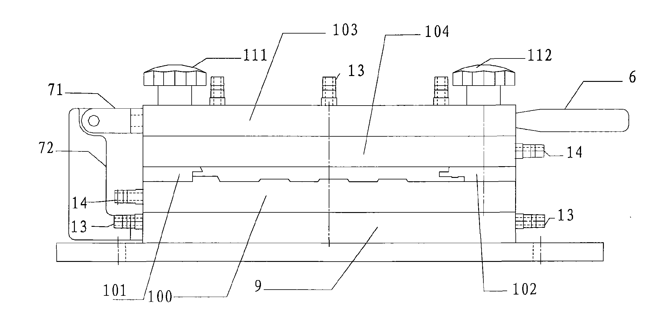 Method for cooling and sizing plastic profiles and device for realizing same