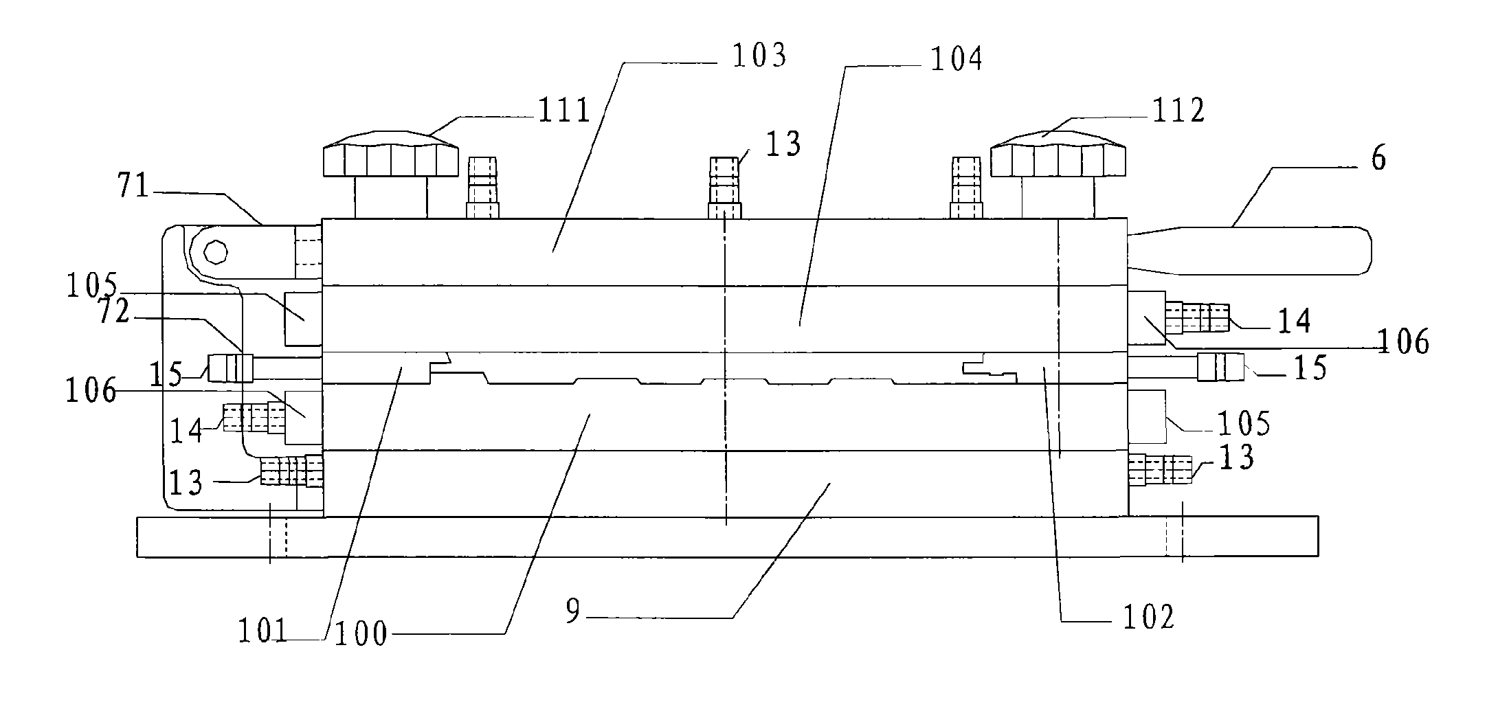 Method for cooling and sizing plastic profiles and device for realizing same