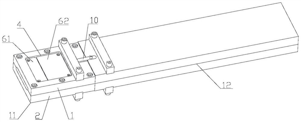 Preforming cold mold and preforming system for forming pultrusion beam of wind power blade