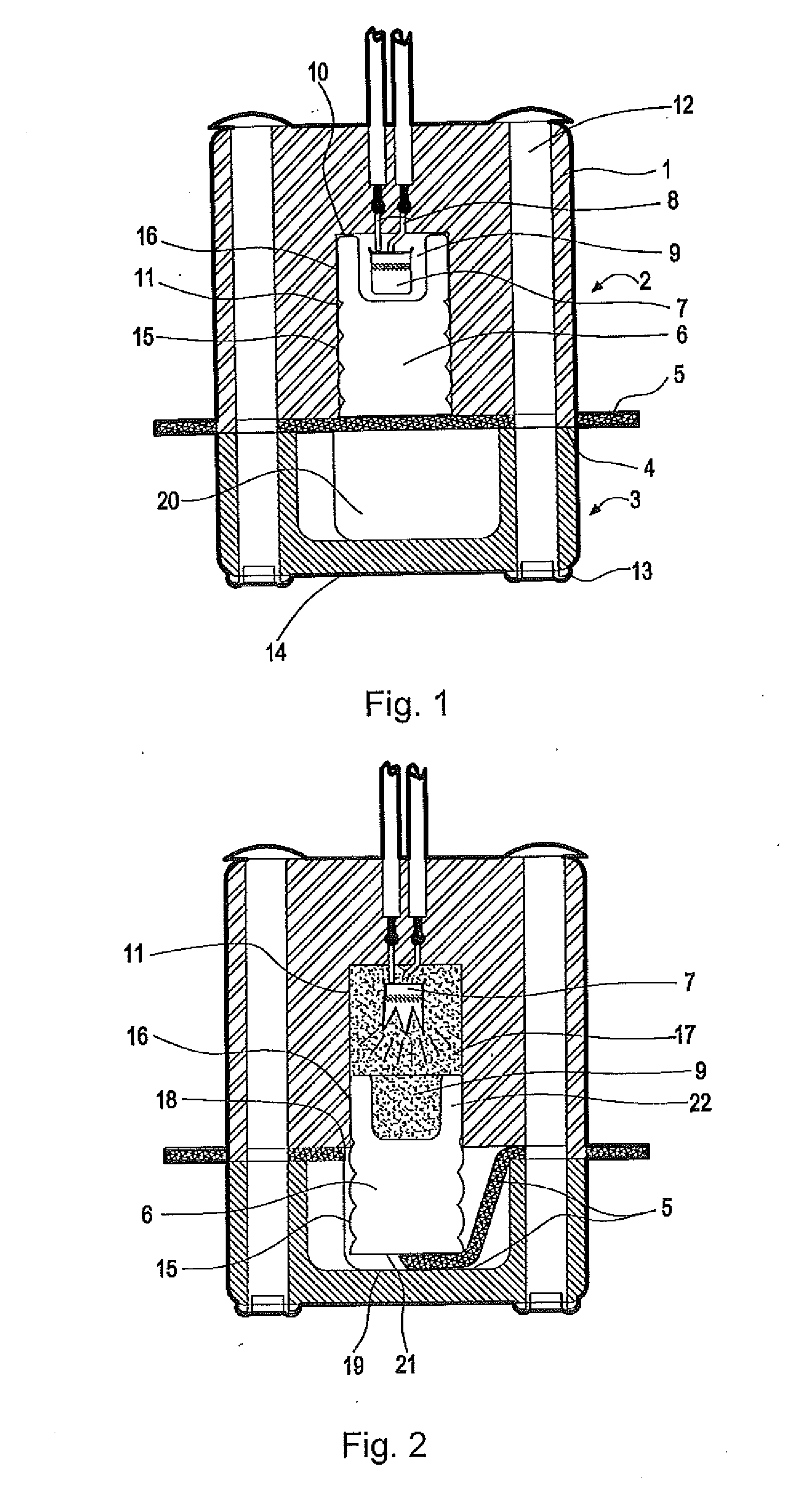 Pyrotechnic actuator and method of actuating a pyrotechnic actuator