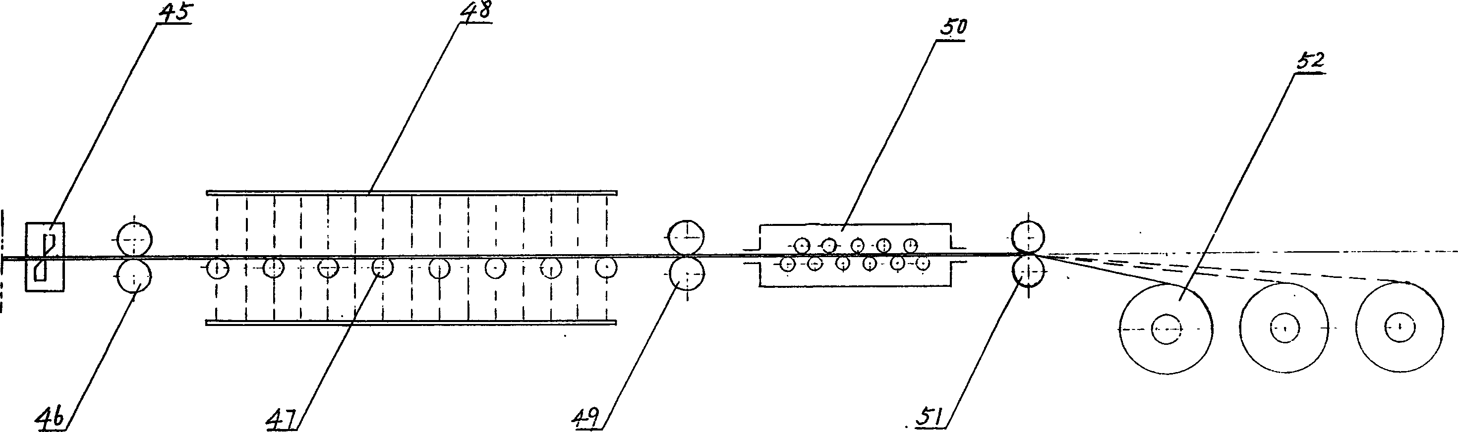 Method and device for producing different metal material composite plate and strip