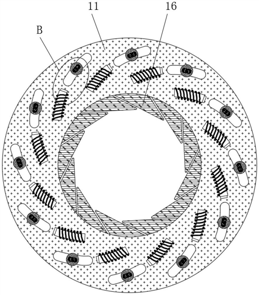 Material conveying device capable of avoiding output pressure change and automatically adjusting pressure