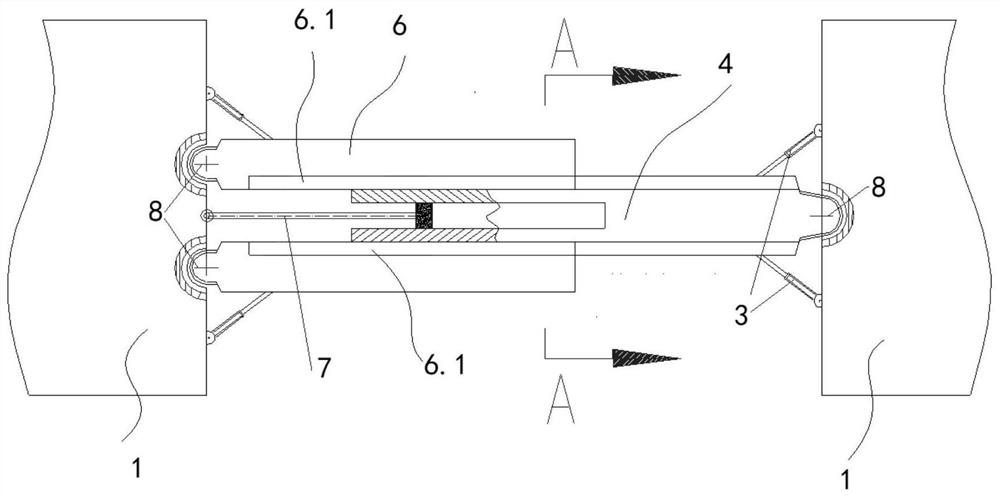 Flexible connecting bridge between large floating bodies capable of restraining motion