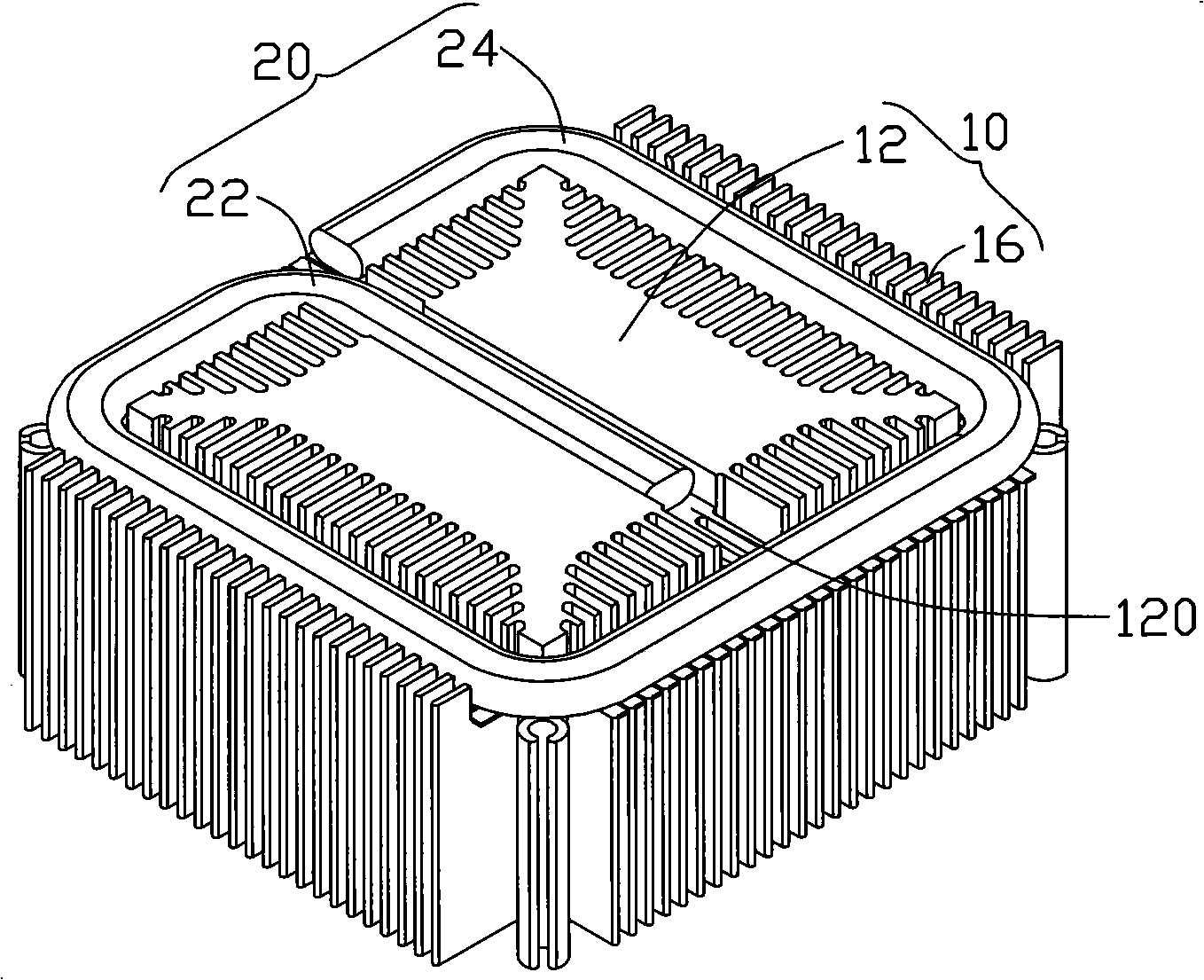 Heat radiating device and manufacturing method thereof