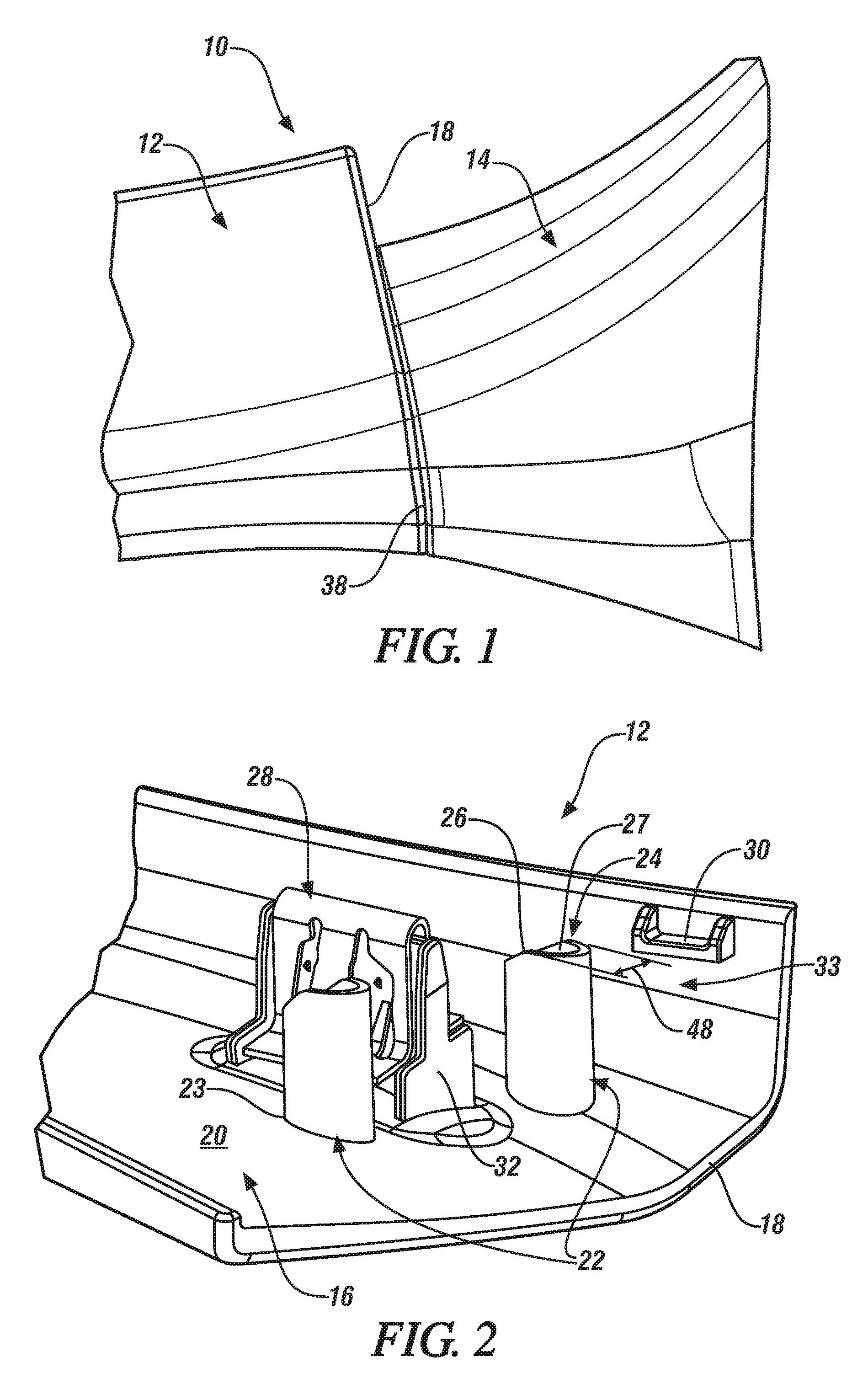 Elastic retaining arrangement for jointed components and method of reducing a gap between jointed components