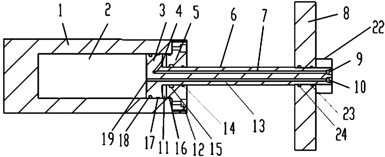 Hydraulic driving device with moving cylinder body