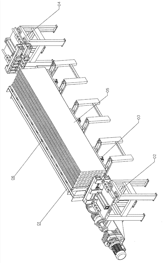 Device for automatically removing protective film of building partition wall slat made by extrusion forming of light-weight aggregates and film removing method thereof