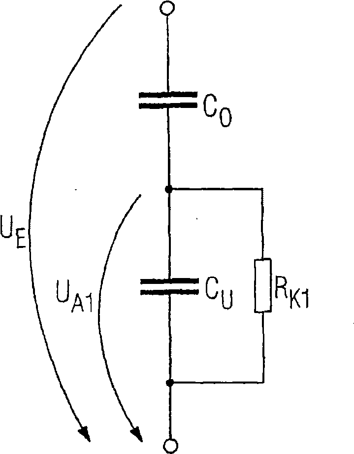 Method and arrangement for measuring the voltage on a conductor