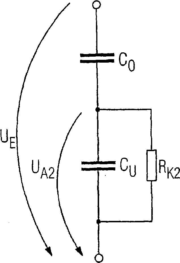 Method and arrangement for measuring the voltage on a conductor