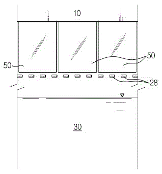 Device for preventing water from flowing into ice container