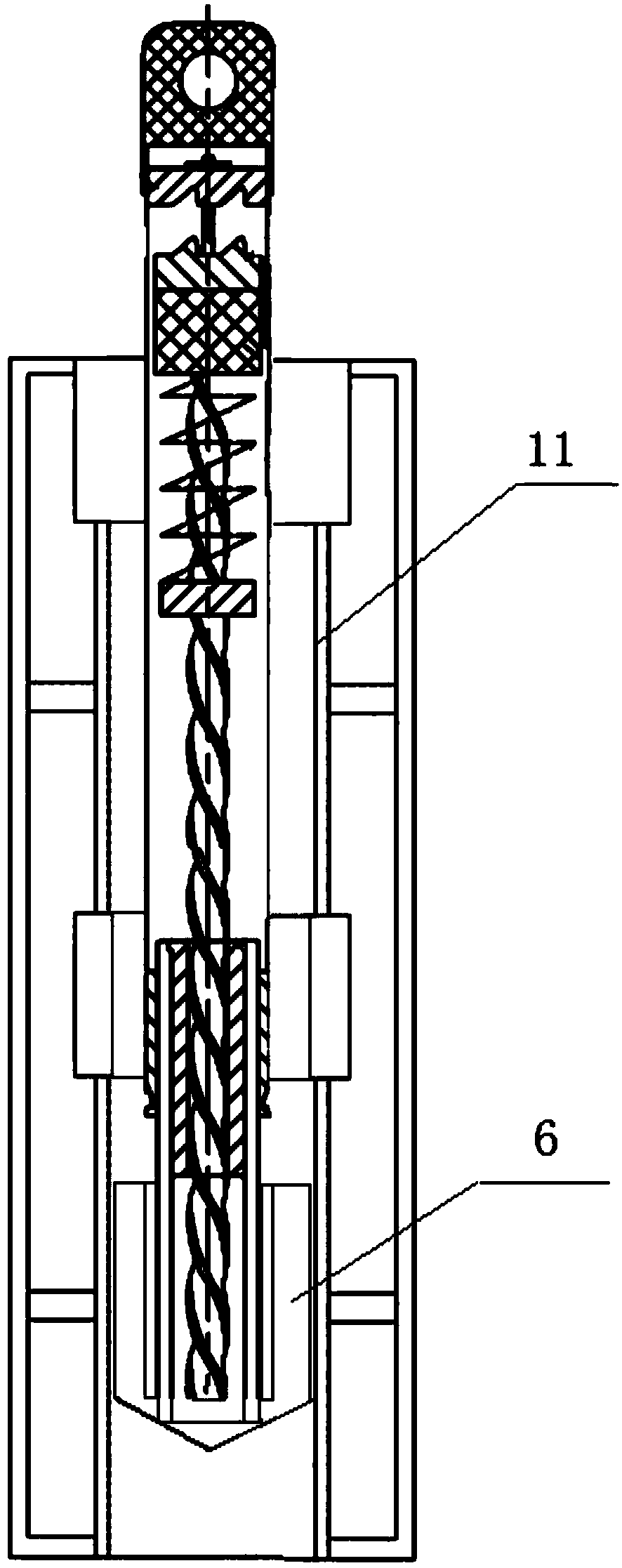 Oil scraping device of petroleum engineering oil production well and using method thereof